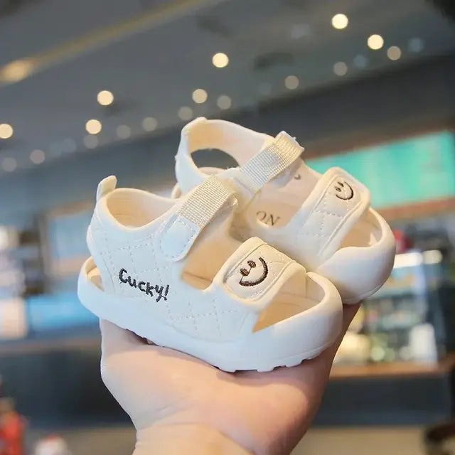 Green kids soft sole summer sandals, durable and flexible for young children's summer adventures.