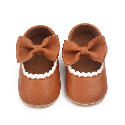 Newborn prewalker shoes with an elegant bowknot and reliable anti-slip sole.