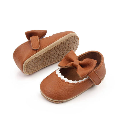 Baby girl footwear: sweet bowknot soft sole anti-slip prewalker shoes.