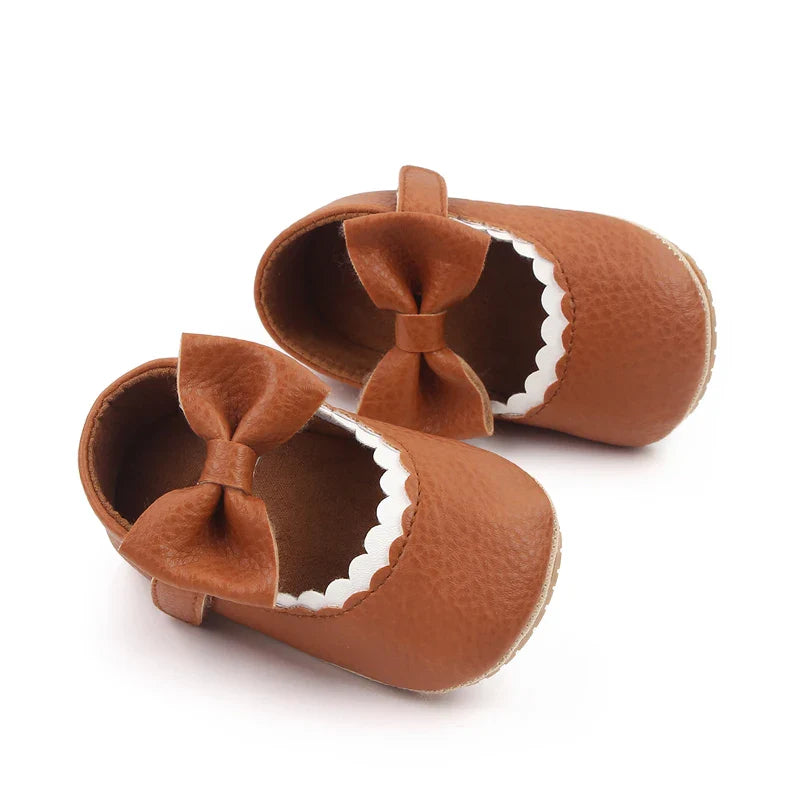 Cute pink anti-slip toddler shoes, featuring a dainty bowknot for style.