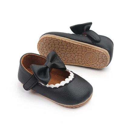 Infant bowknot prewalker shoes, anti-slip sole, great for early movement.