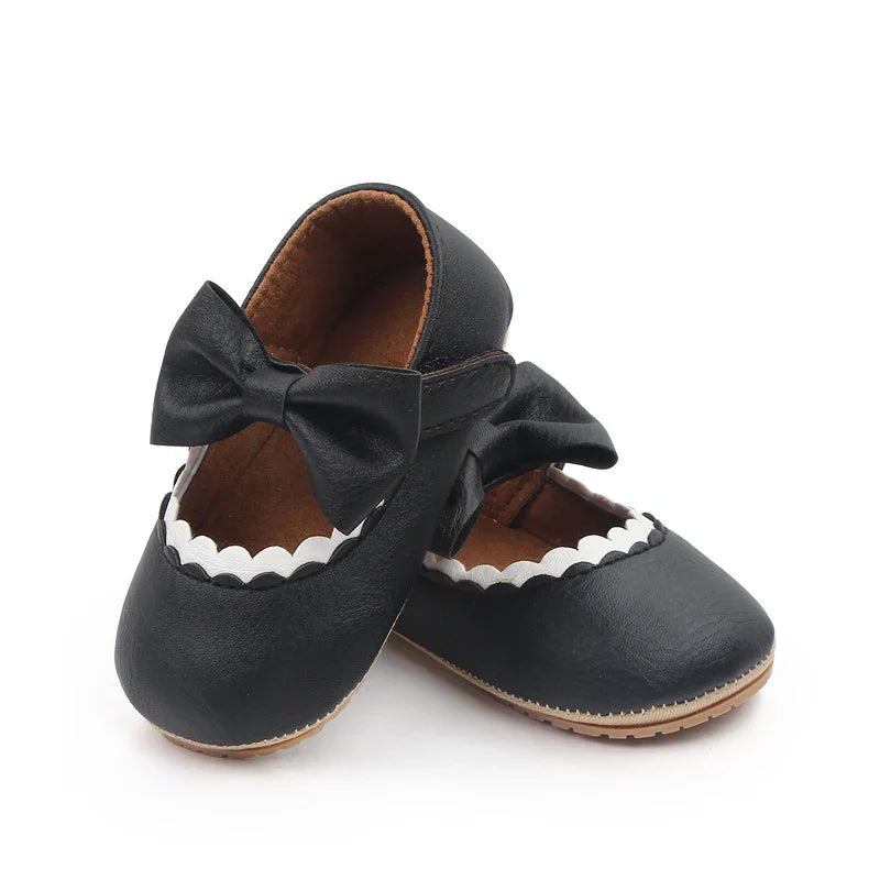 Soft sole baby shoes with bowknot, anti-slip for confident first steps.
