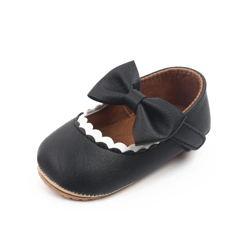 Toddler girl anti-slip bowknot shoes, comfortable and perfect for outings.