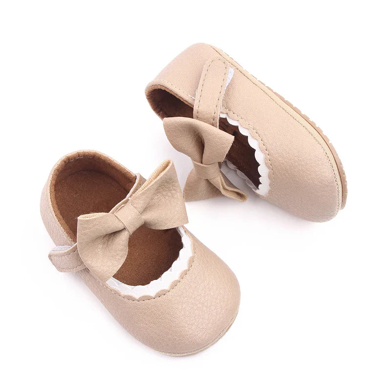 Adorable anti-slip prewalker shoes for infants, with a cute bowknot accent.