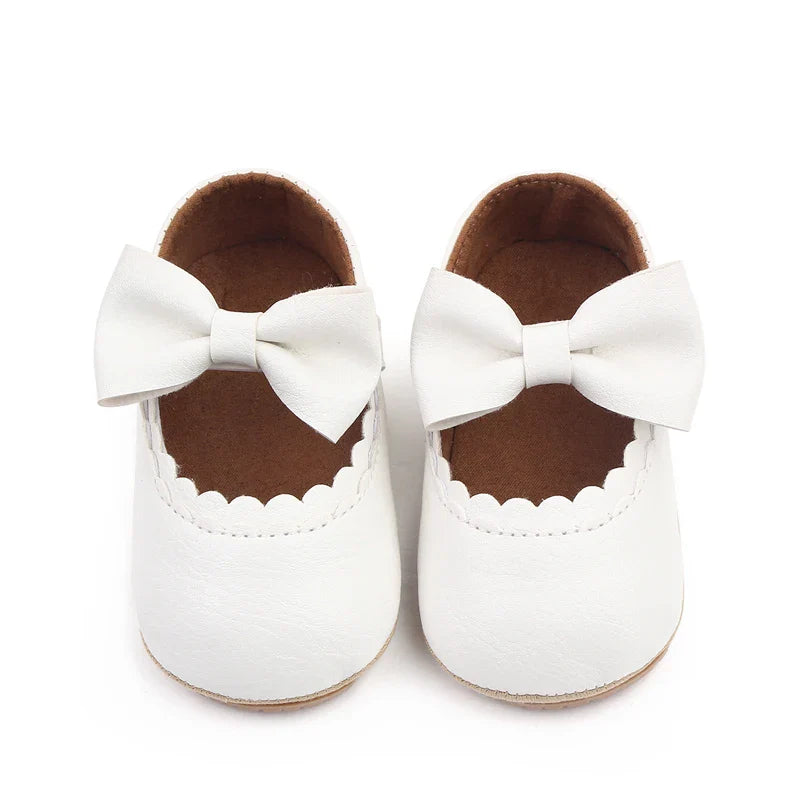 Toddler girl's anti-slip soft sole shoes featuring a sweet bowknot.