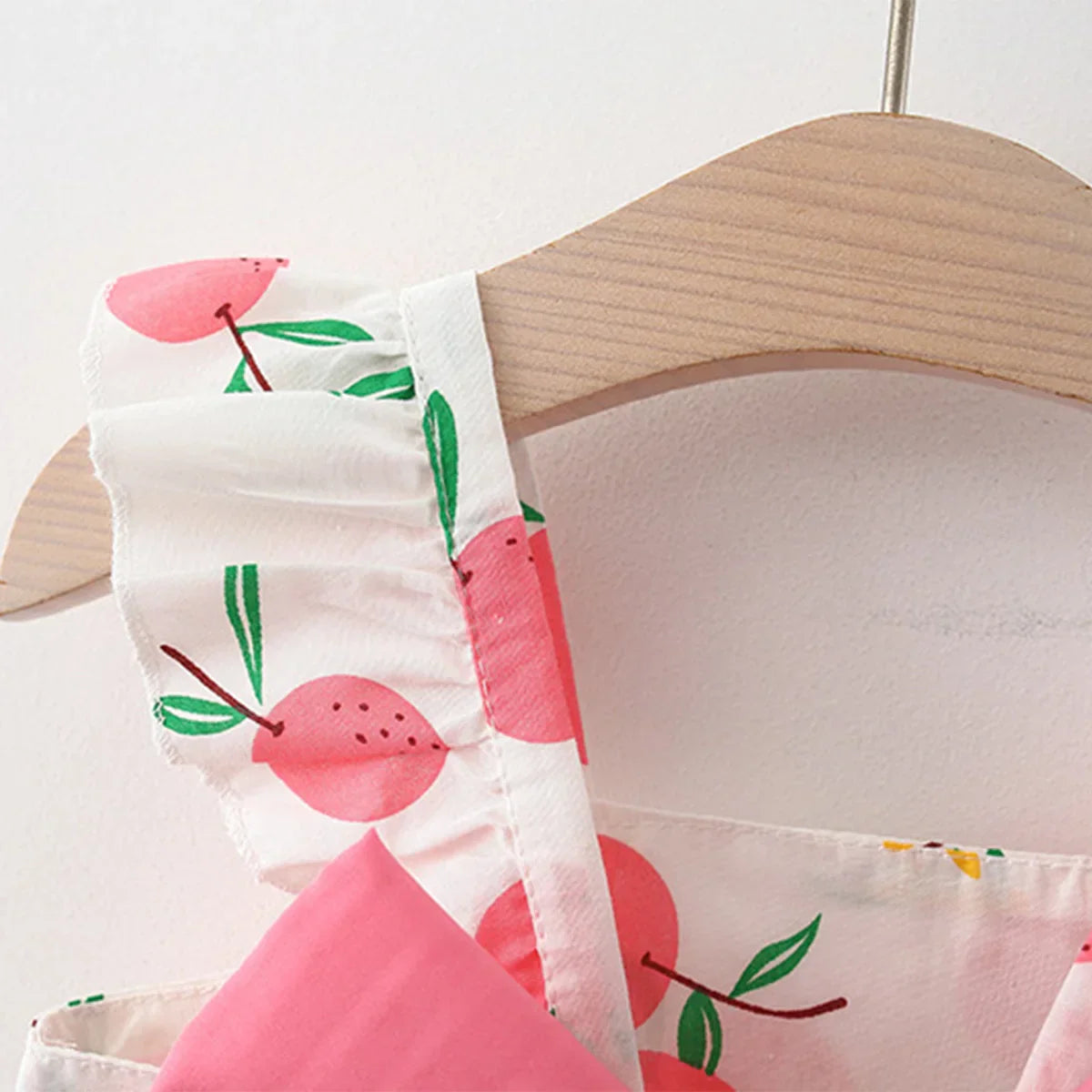 Girls' fashion set: Sweet strawberry and pineapple print summer dress and a classic wide-brimmed straw hat
