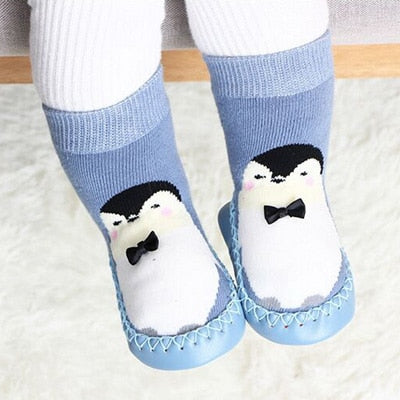 Warm anti-slip kids' socks, featuring a playful monkey face and sturdy rubber soles