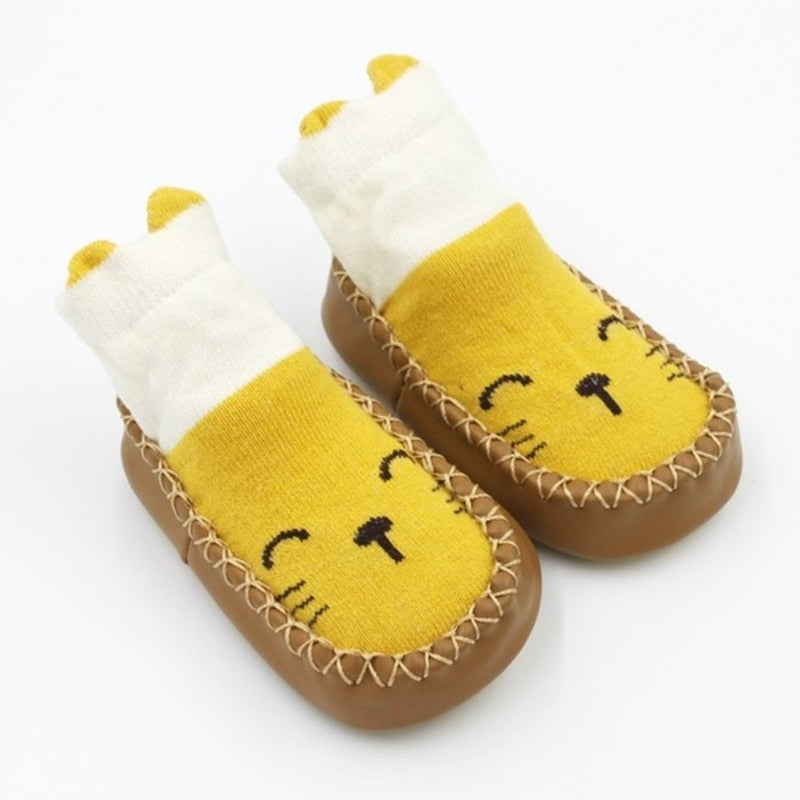 Vibrant multi-animal anti-slip socks for toddlers, promoting safe walking with rubber soles