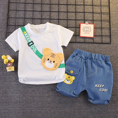 Cute baby fashion animal print cotton set, featuring a t-shirt and shorts, great for summer.