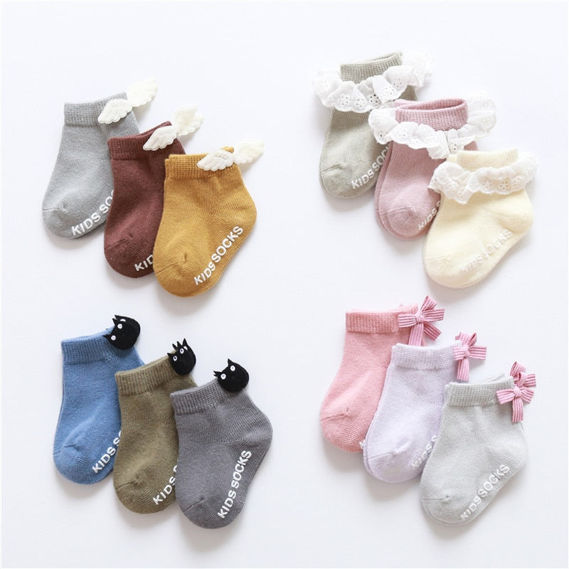 High-quality anti-slip cotton grip socks in bright yellow, perfect for active infants and toddlers