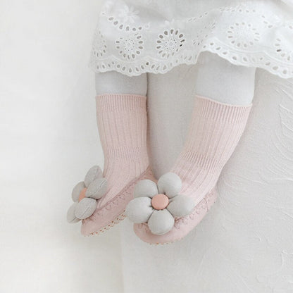 Infant anti-slip high-neck shoes: a cozy and secure option for babies, doubling as warm socks.