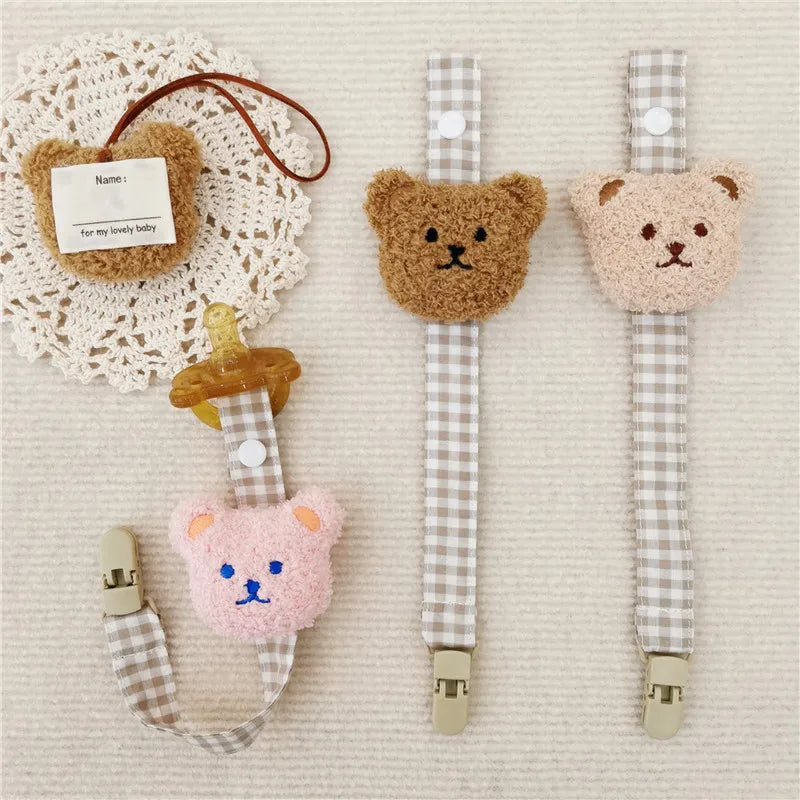 Travel-friendly bear pacifier clip, lightweight and easy to carry