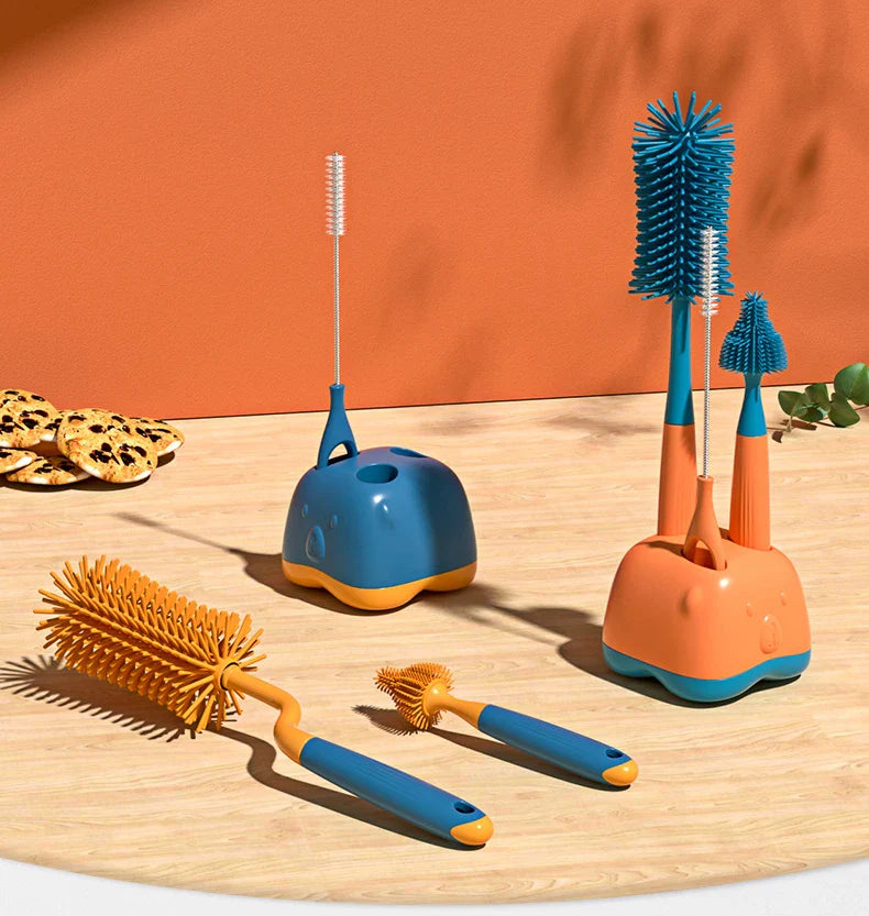 Baby bottle hygiene kit: three silicone brushes designed for efficient and safe cleaning.