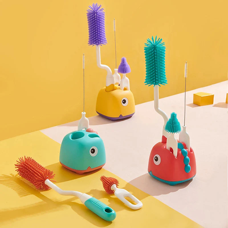 Three-piece baby bottle brush set, silicone, for thorough cleaning of baby feeding essentials.
