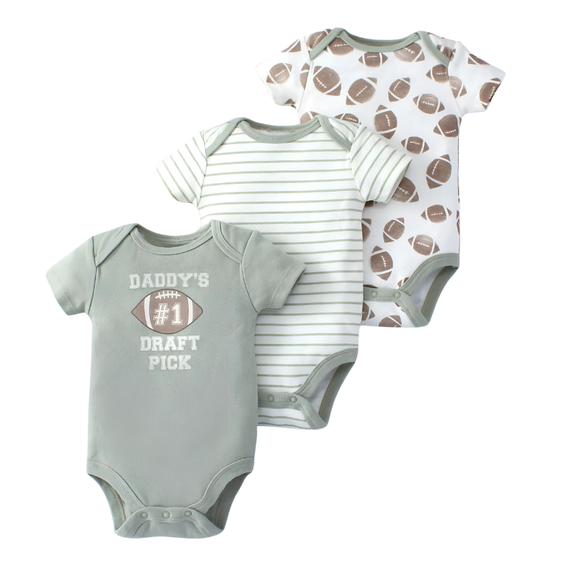 Newborn clothes: essential baby boy 3-piece set in soft cotton blend, ideal for warm weather