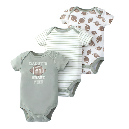 Newborn clothes: essential baby boy 3-piece set in soft cotton blend, ideal for warm weather