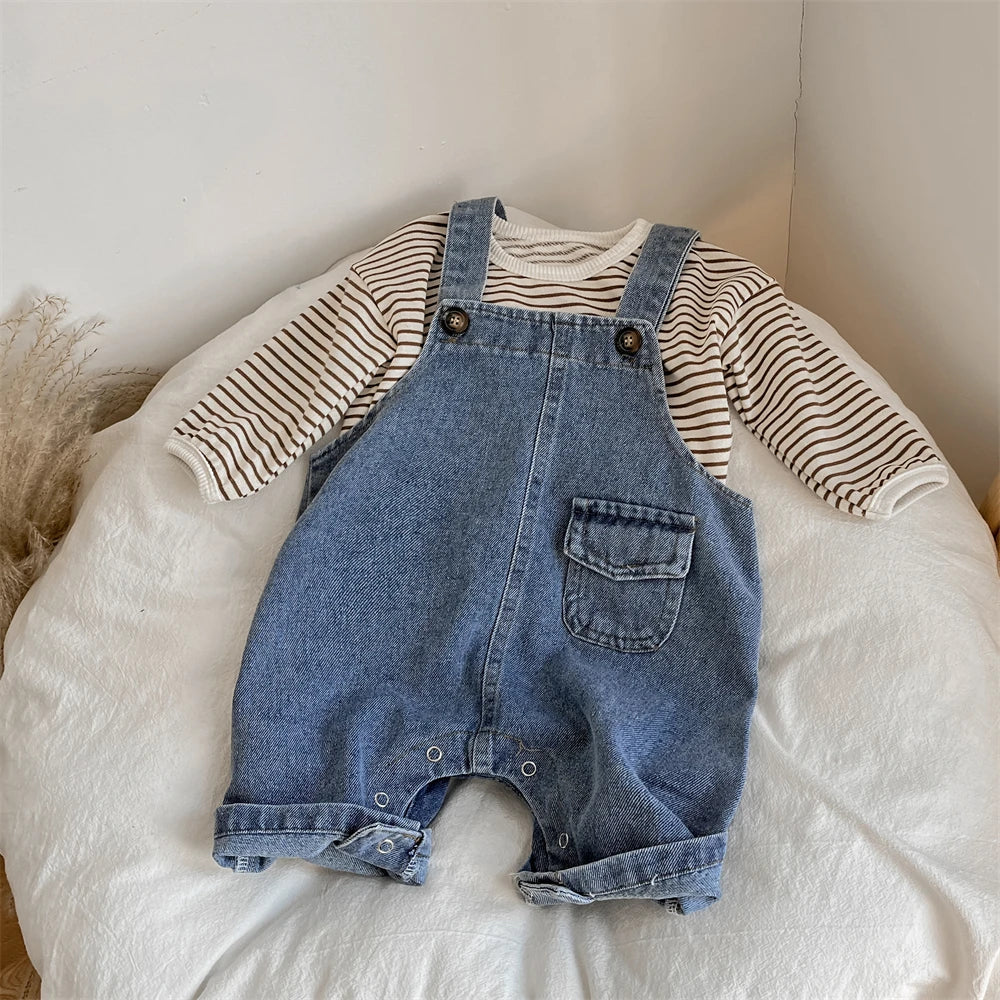 Stylish newborn pants with adjustable suspenders, a must-have for baby fashion
