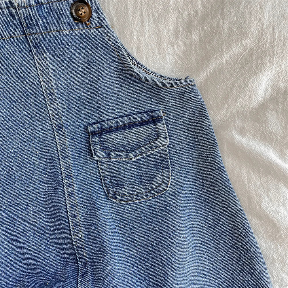 Infant apparel: cozy baby boy suspender trousers, ideal for everyday outfits