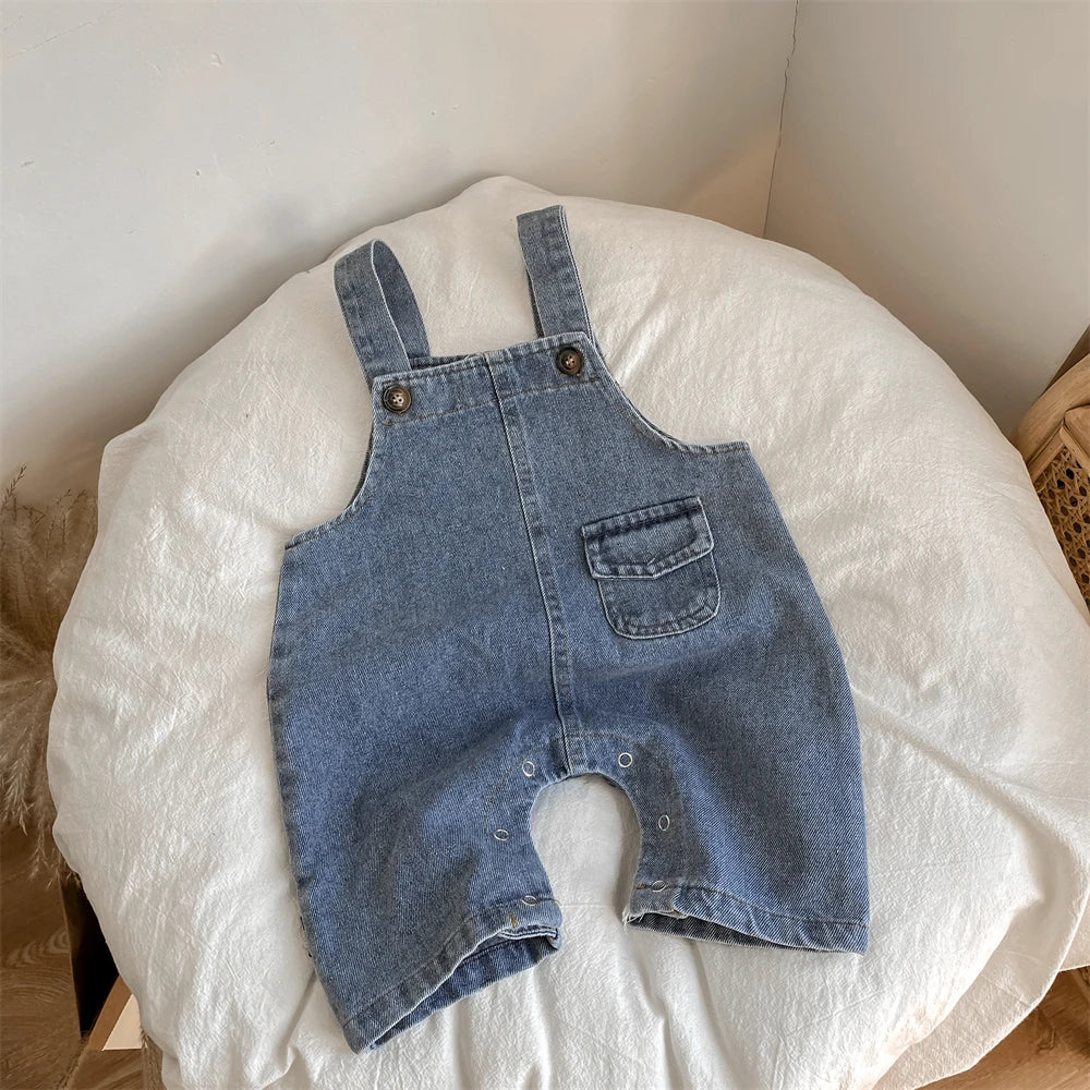 Spring baby clothes: light-colored adjustable suspender pants for infants