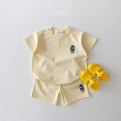 Complete baby boy casual outfit consisting of a striped t-shirt with a bear and comfy white shorts