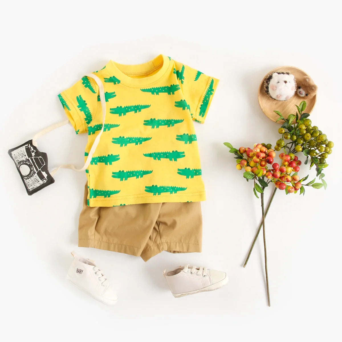 Newborn outfit: soft cotton cartoon short sleeve top and shorts for baby boys.