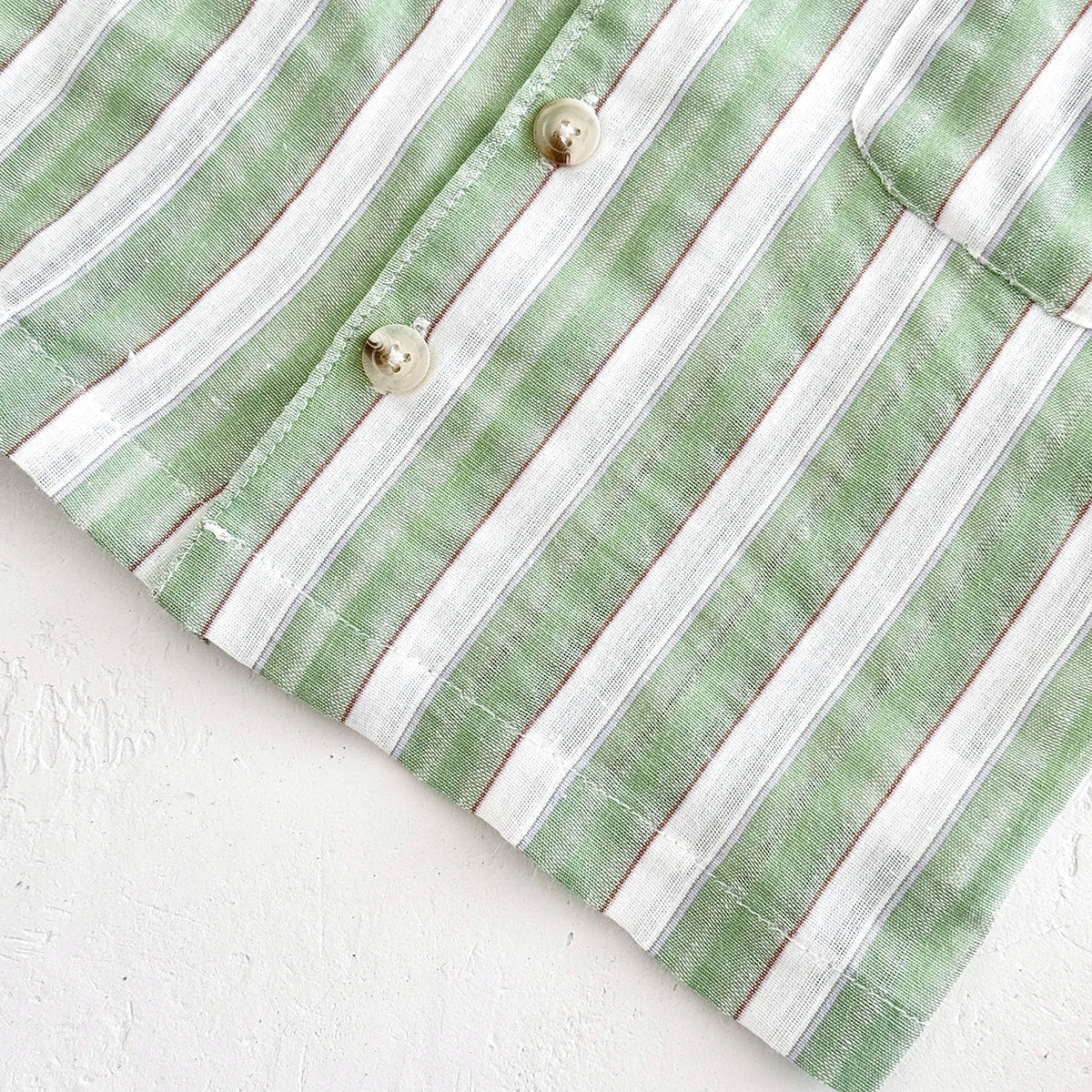 Back view of the baby's green stripe shorts and lapel shirt for clarity