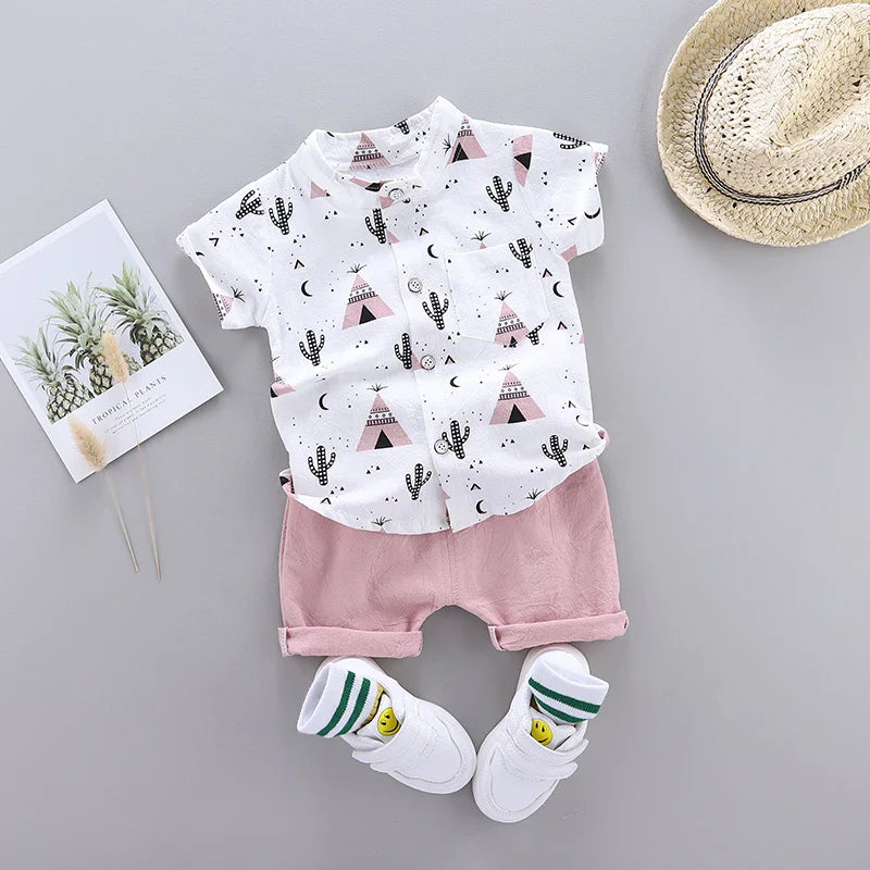 Play clothes for baby: pyramid print short sleeve tee and elastic waisted shorts