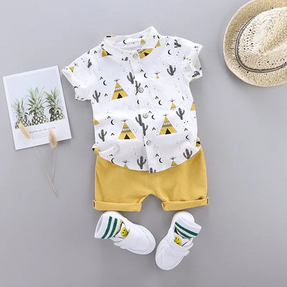 Comfortable baby clothes: short sleeve set with trendy pyramid design, perfect for daily wear
