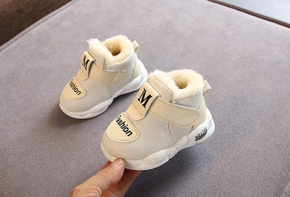 Baby girl soft sole winter boots, non-slip design, fashionable first walker sneakers