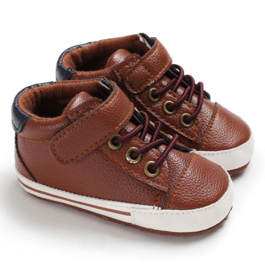 New walker baby boy shoes, comfortable and anti-slip, made from soft leather material.