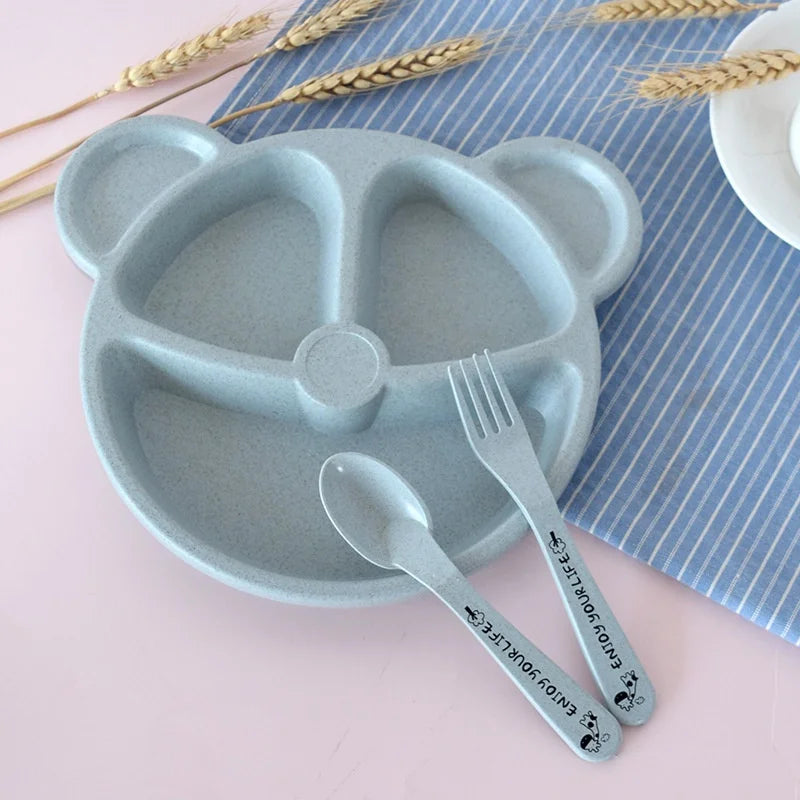Encourage independent eating with this BPA-free baby cartoon bear dinnerware set. Eco-friendly kids feeding.