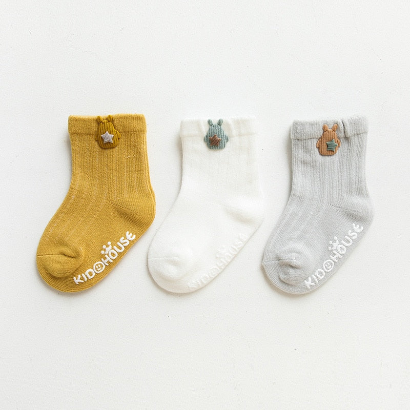 Toddler non-slip ankle socks with cartoon bear design, cozy winter cotton