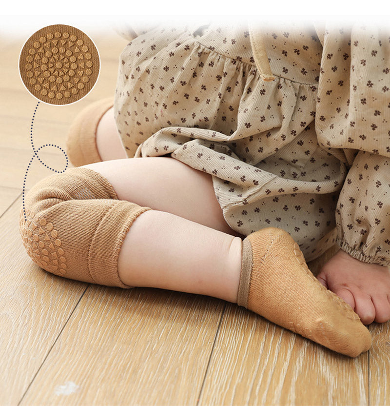 Baby accessories: breathable knee pads and anti-slip infant socks for everyday wear.