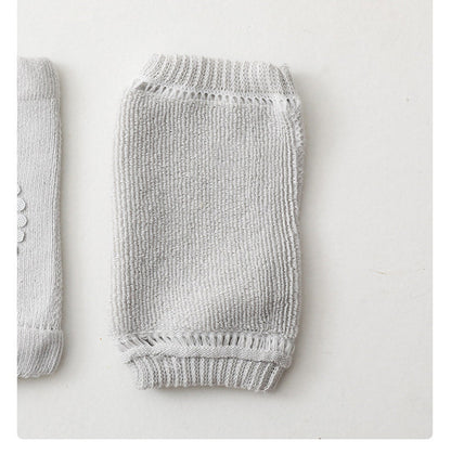 Practical baby accessories: cotton knee pads & anti-slip socks set, perfect for gifting.