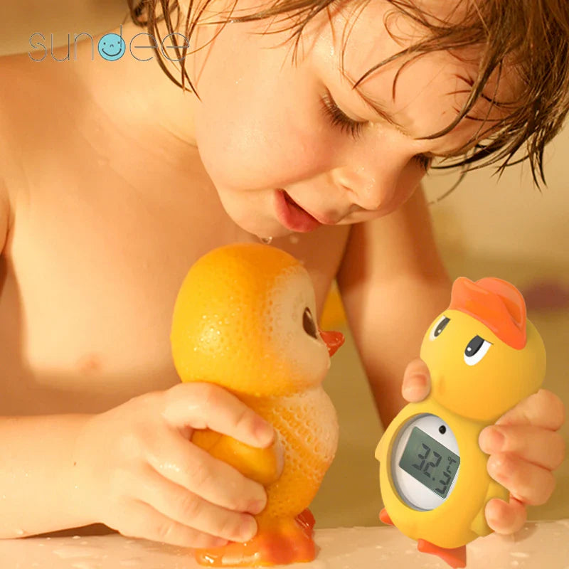 Digital floating bath thermometer toy, ensures optimal water temp for baby health.