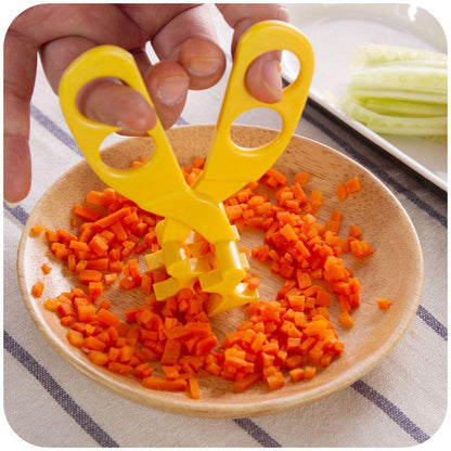 Baby food scissors, green, for easy infant meal prep and toddler feeding