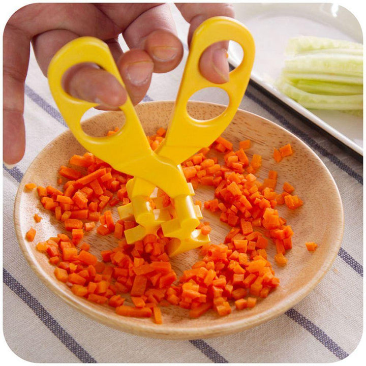 Baby food scissors, green, for easy infant meal prep and toddler feeding