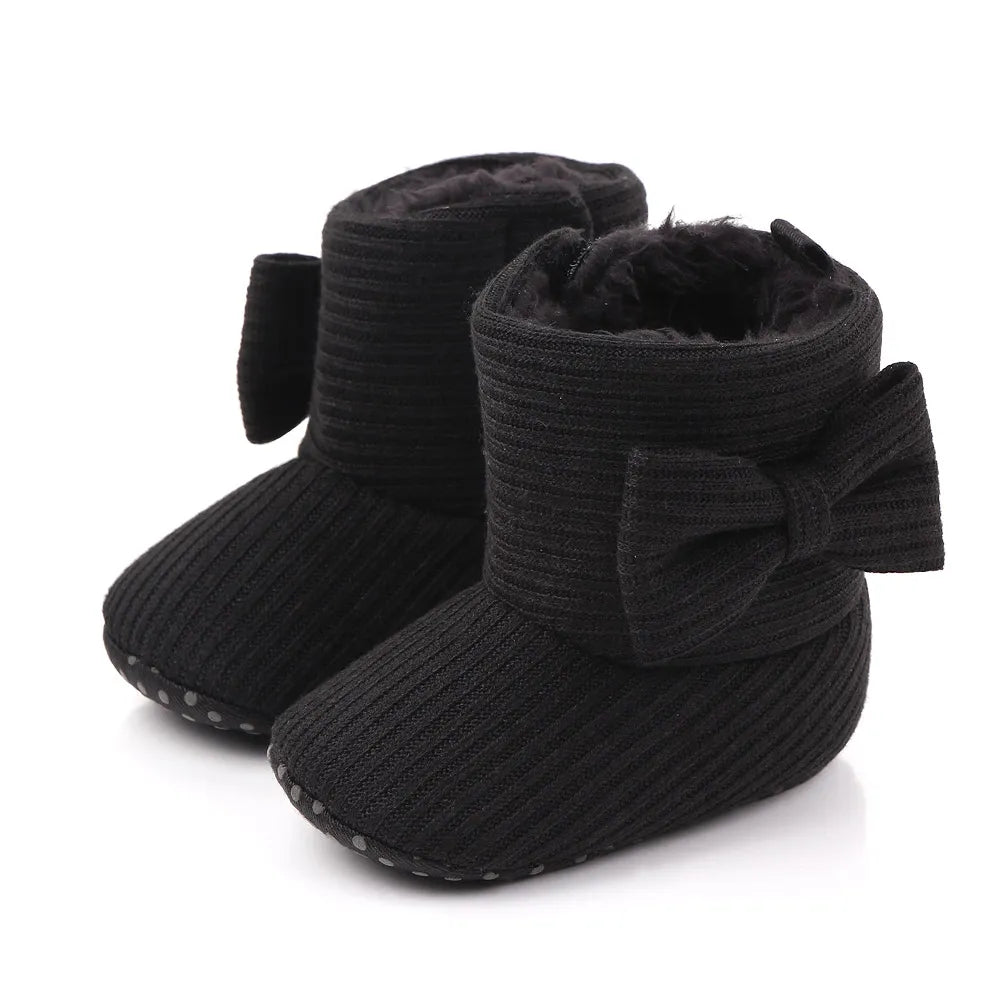 Baby girl's cozy knitted slip-on boots with a cute bowknot for winter comfort