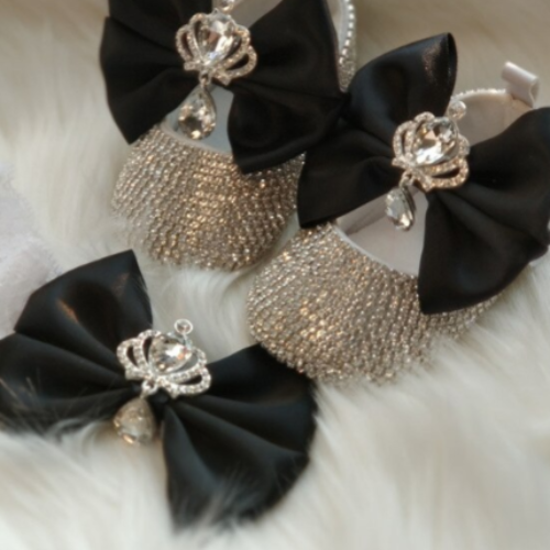 First walker baby girl shoes featuring a large bow and sparkly beads, perfect for fashion-forward infants