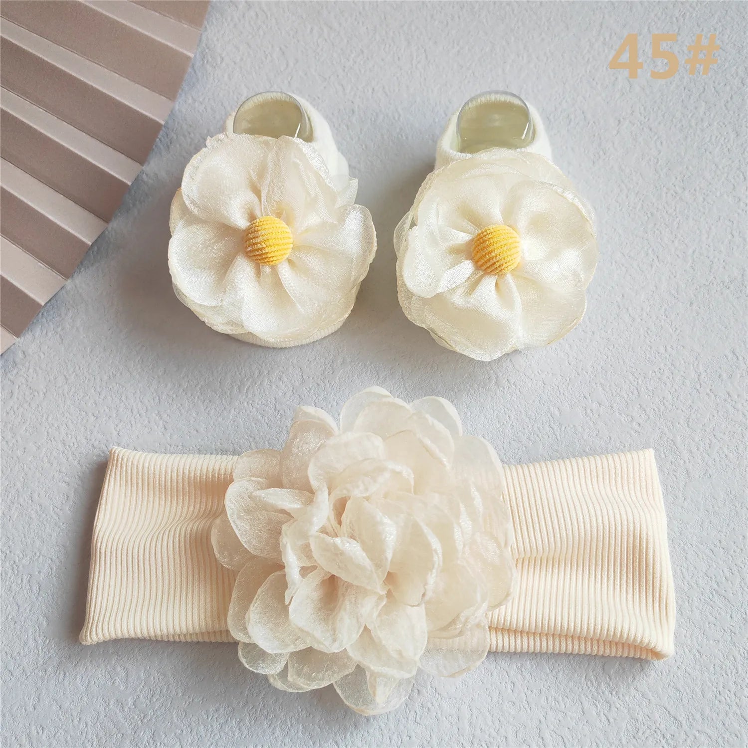 Pink lace bow headband for baby girls 0-12 months, suitable for baby shower gifts