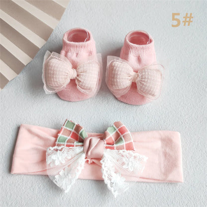 Baby girl's essential: soft pink cotton socks, ideal for newborns to 12-month-olds