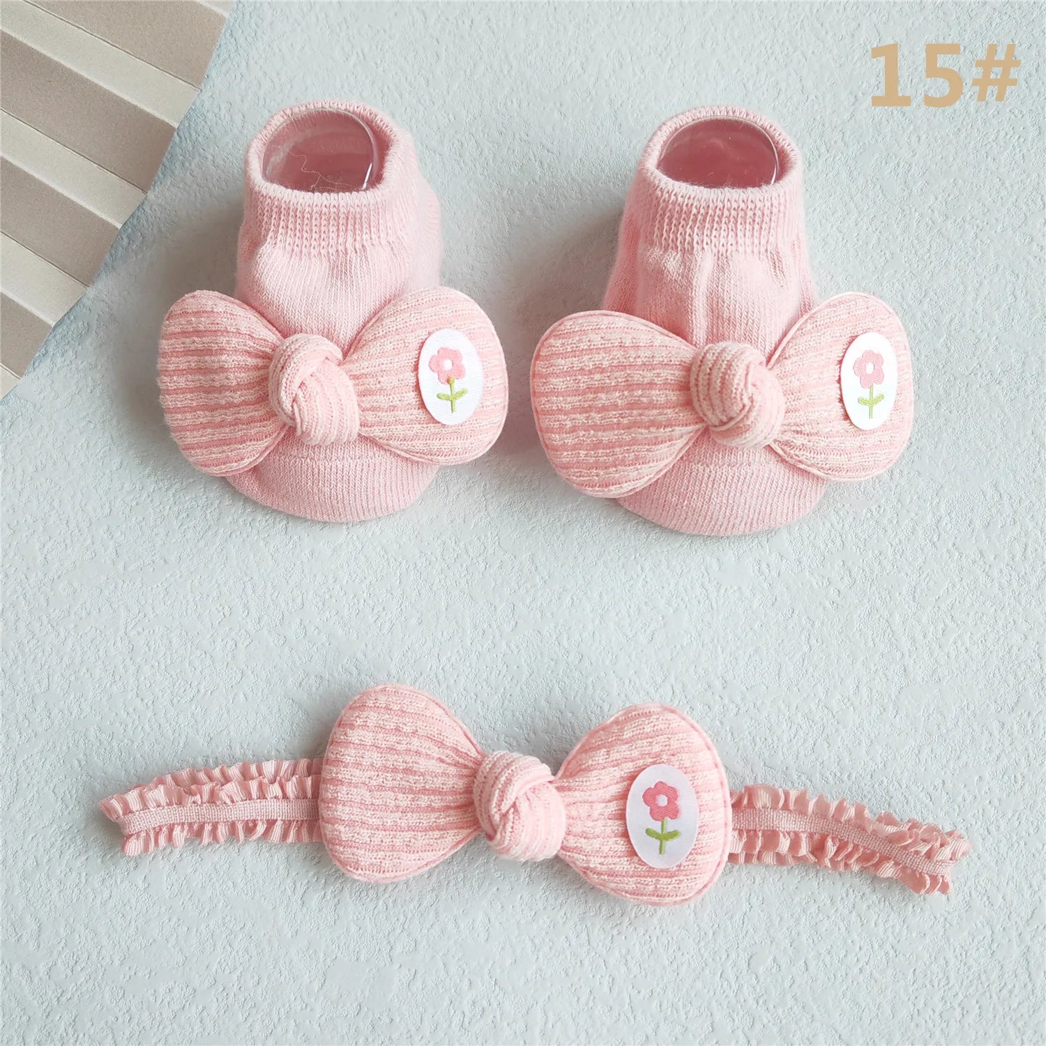 Full display of the baby girl gift set: lace bow headband and pink cotton socks for 0-12 months