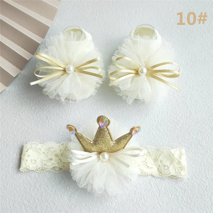 Pretty pink bow headband with delicate lace for newborn baby girls, a sweet accessory