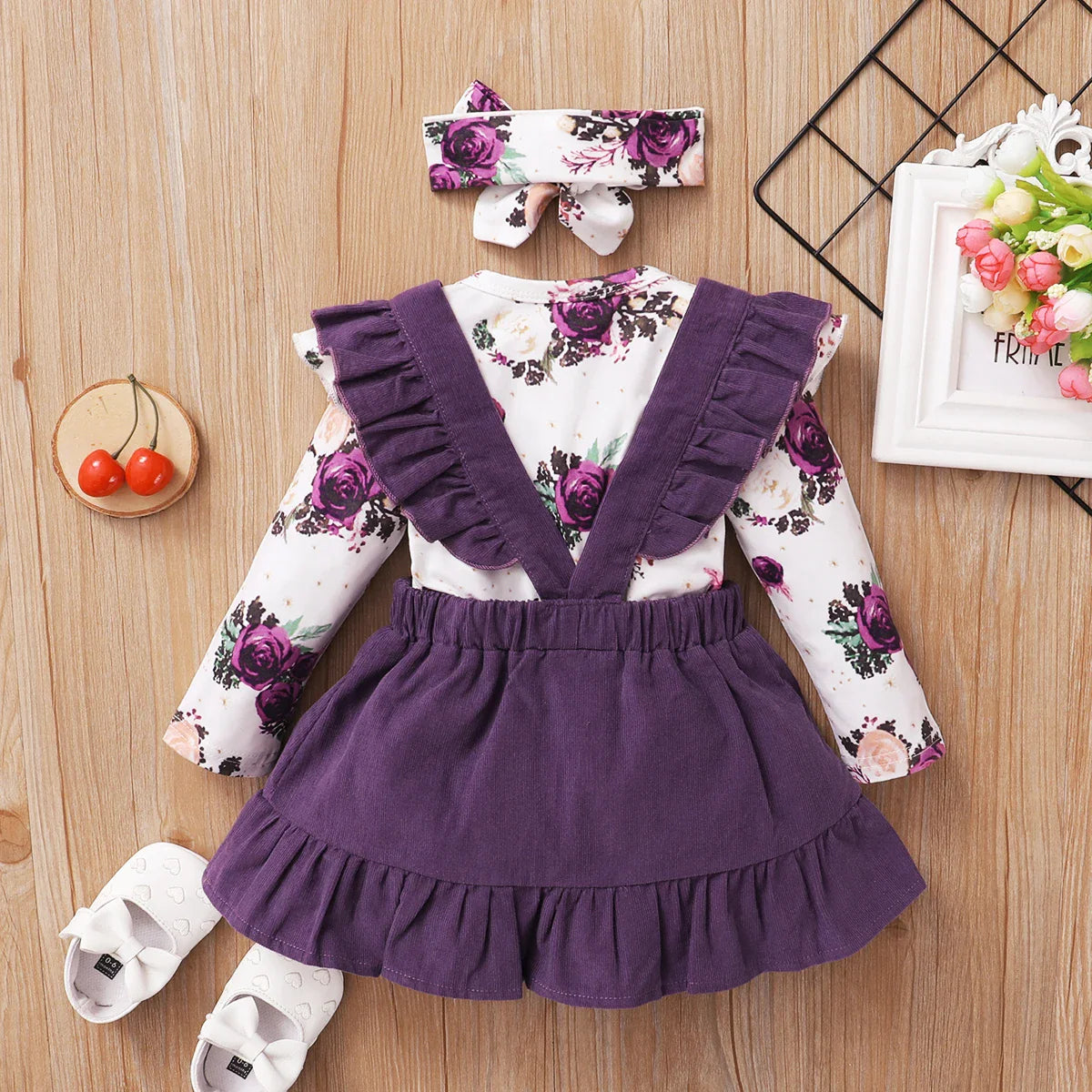 Spring baby clothes: light and airy floral romper, paired with a cute brown suspender skirt for girls.
