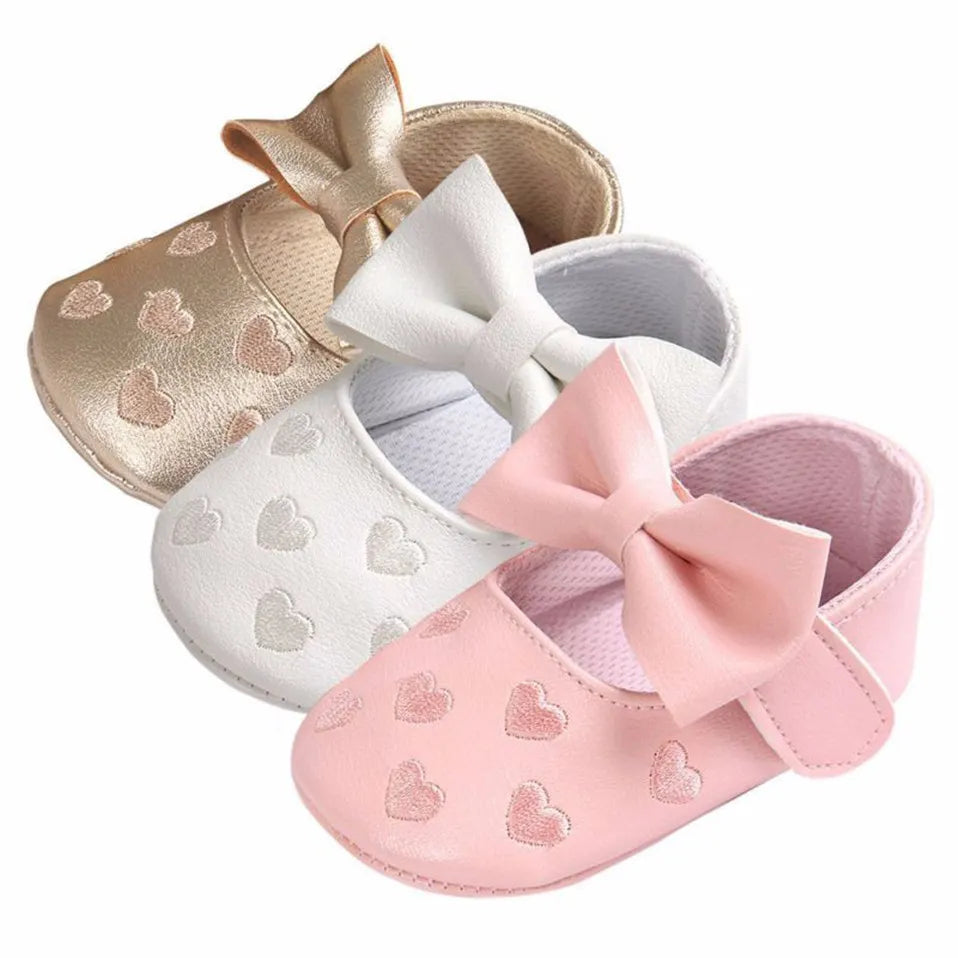Baby girl pink heart moccasins, soft crib shoes for newborns, infant slip-on prewalkers