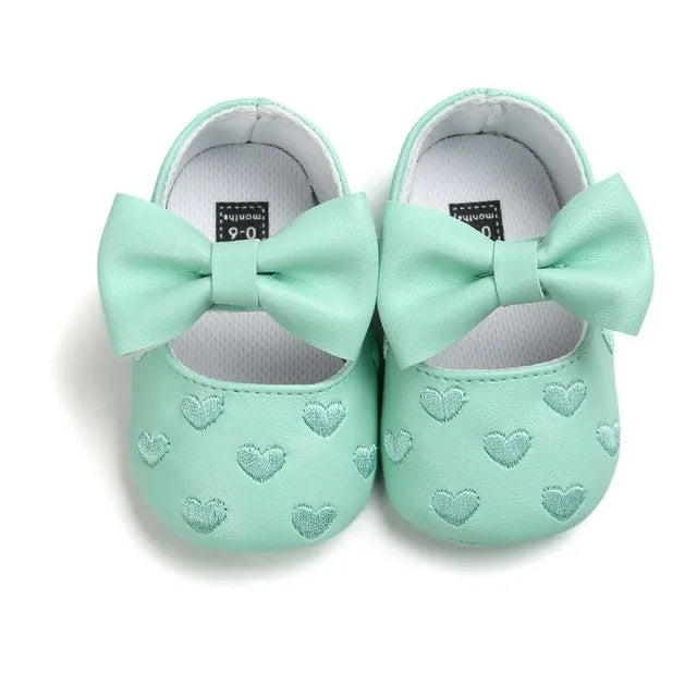 Comfortable soft sole baby girl moccasins, heart print for newborns, easy slip-on style