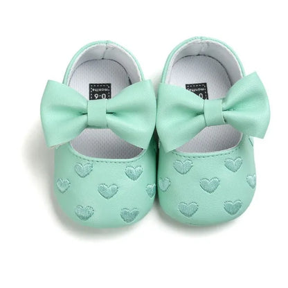 Comfortable soft sole baby girl moccasins, heart print for newborns, easy slip-on style