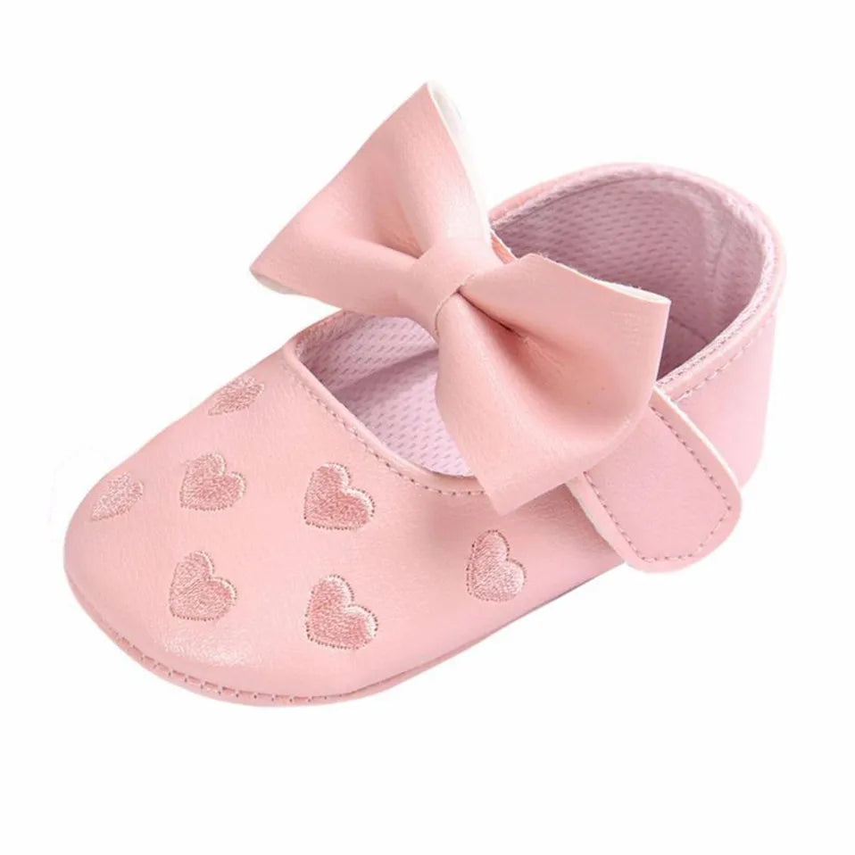 Baby girl prewalker moccasins, heart print and bow, soft and comfy crib shoes