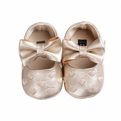 Infant girl pink moccasins, heart pattern ensures a cute look, with soft sole