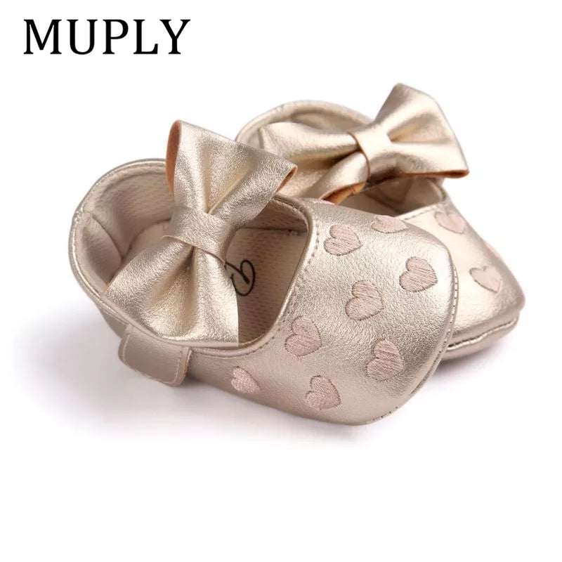 Newborn baby girl heart print moccasins, comfy soft sole crib shoes with fringe bow